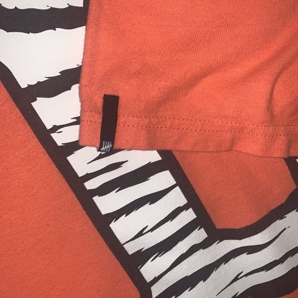 Undefeated T-shirt - Picture 8 of 10